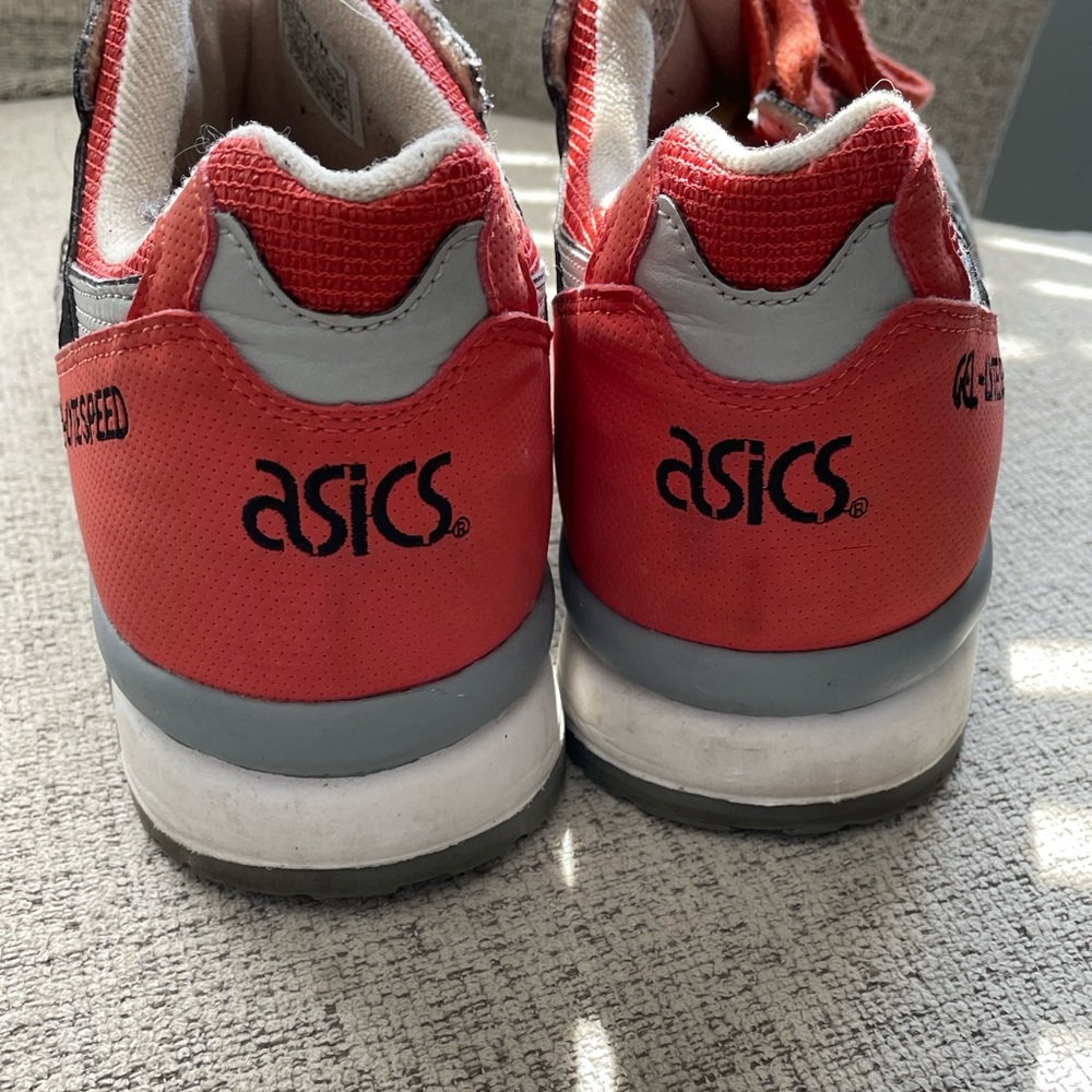 ASICS let lyte III